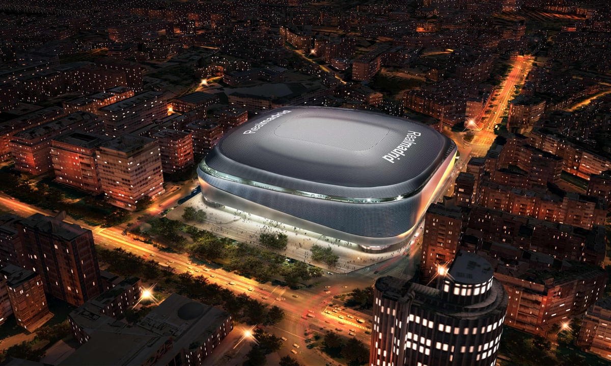 Estadio Santiago Bernabéu de noche, cubierta plateada a color