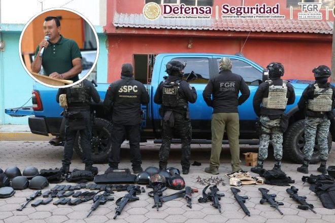 Elementos de SSPC y FGR de espaldas ante una pickup azul; arsenal asegurado en el piso e inserto del alcalde de Esperanza