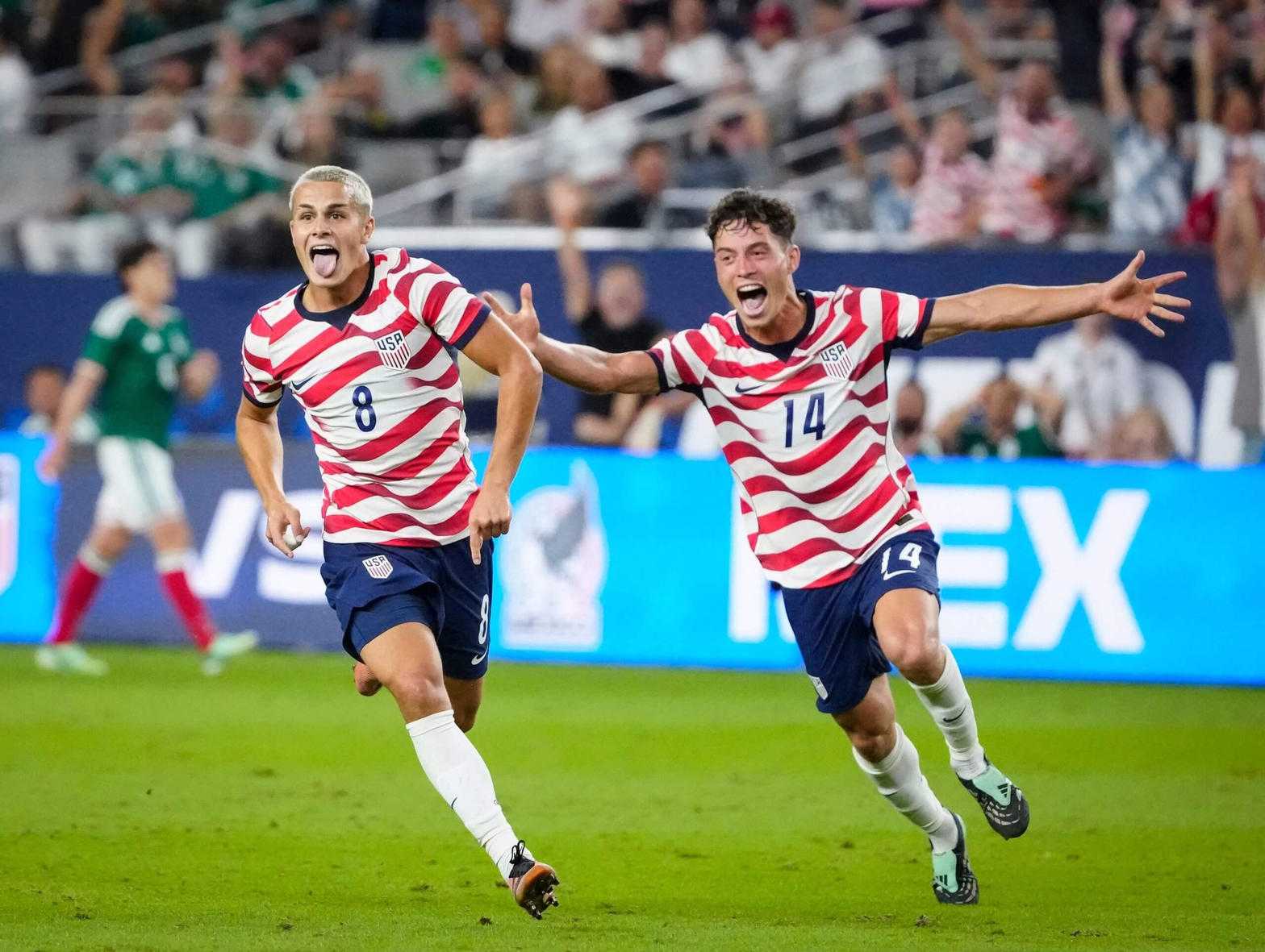 Estados Unidos venció 3-0 a México en Glendale.