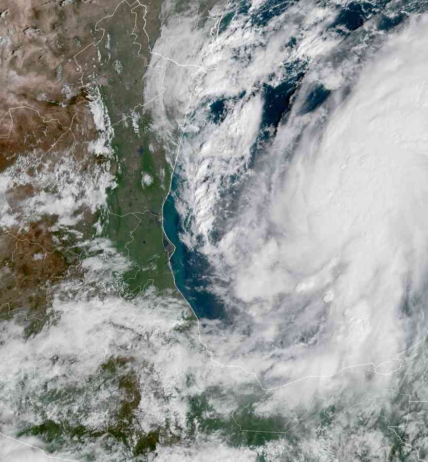 Isaias avanza por el golfo y se acerca a la costa de Estados Unidos.