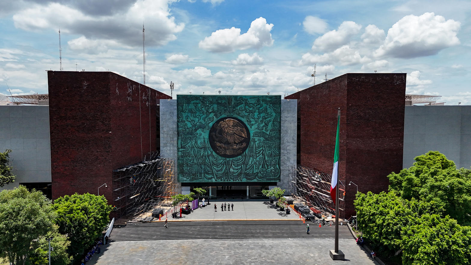 Palacio Legislativo de San Lázaro, mural del águila y bandera