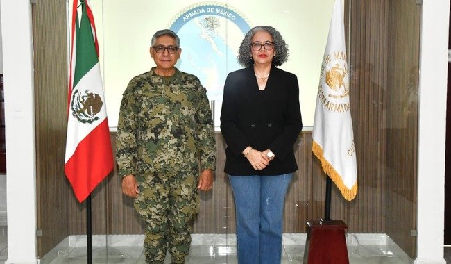El almirante Morales Ángeles y la gobernadora Domínguez Nava.