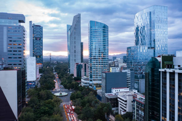 México es netamente urbano, con 75 millones de habitantes en sus zonas metropolitanas.
