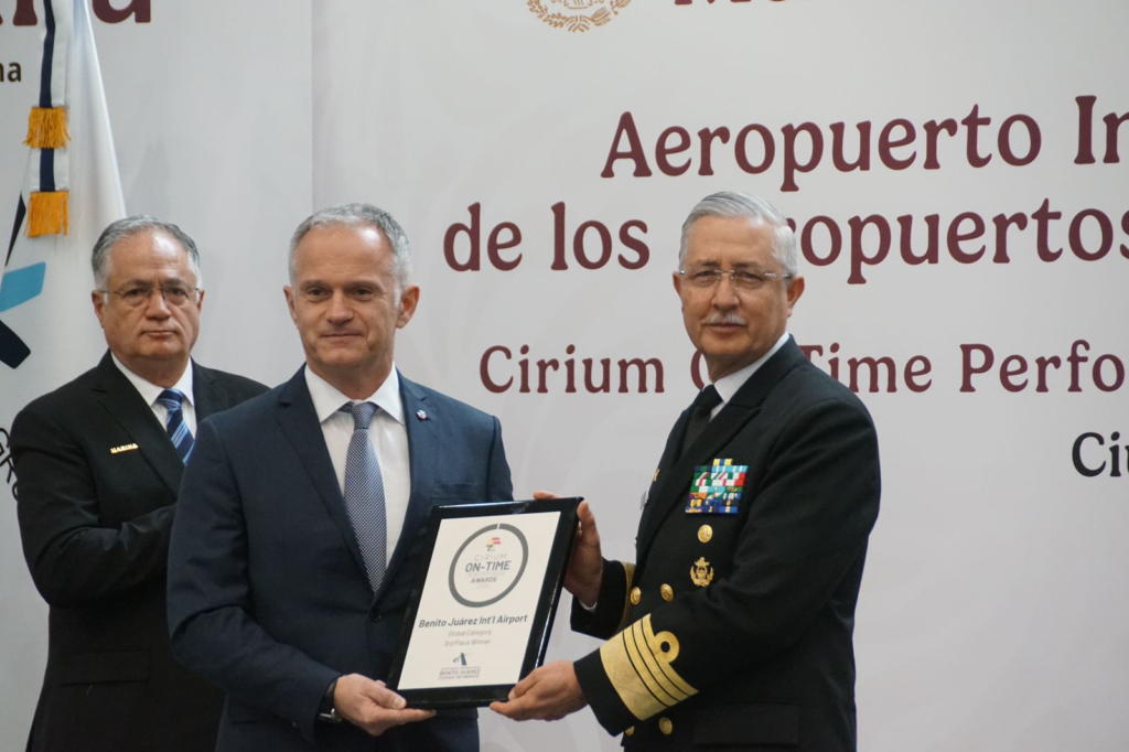 El Aeropuerto Internacional de la Ciudad de México recibe premio al mejor desempeño en puntualidad en aeropuertos globales a nivel mundial