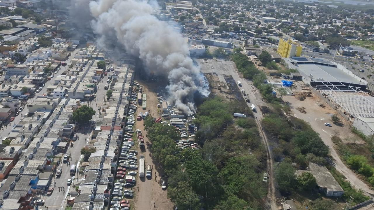 Se activa el Plan Marina en su fase de auxilio, para la sofocación del incendio en Altamira, Tamaulipas