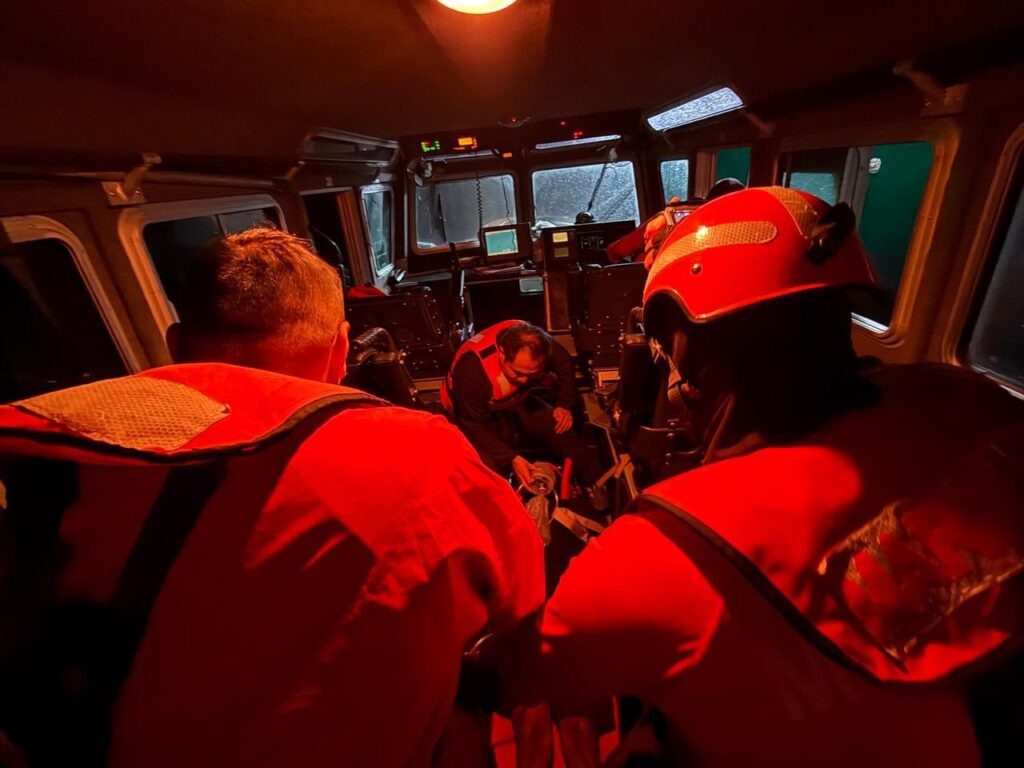 Personal Naval realiza evacuación médica vía marítima, de una persona en Baja California Sur