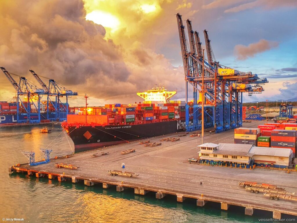 México amplía su mayor puerto y apuesta al comercio global en medio de aranceles de Trump
