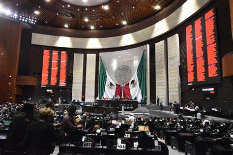 Cámara de Diputados aprobó, en lo general y con cambios en lo particular, reforma que establece salario mínimo a trabajadores de servicios