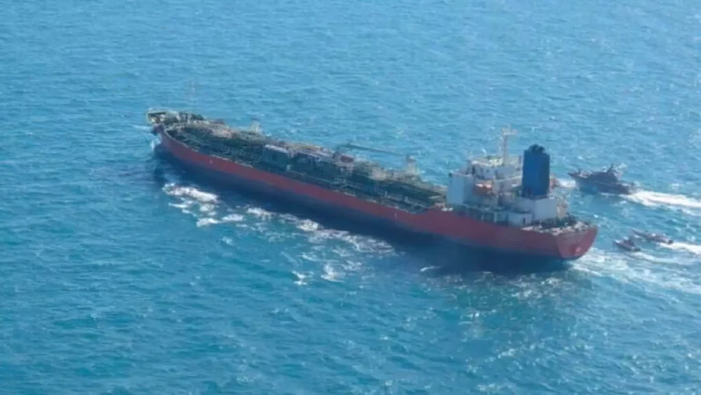 Estados Unidos incauta un petrolero, lo que aumenta las tensiones con Rusia
